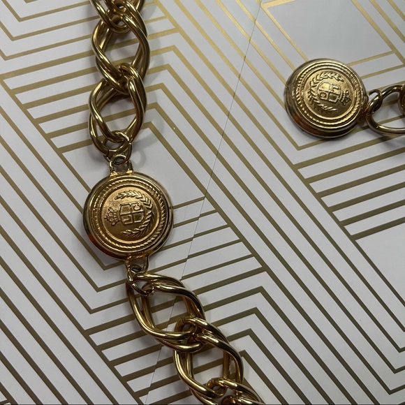 Gold tone Vintage Liz Claiborne chain belt. - Picture 4 of 5